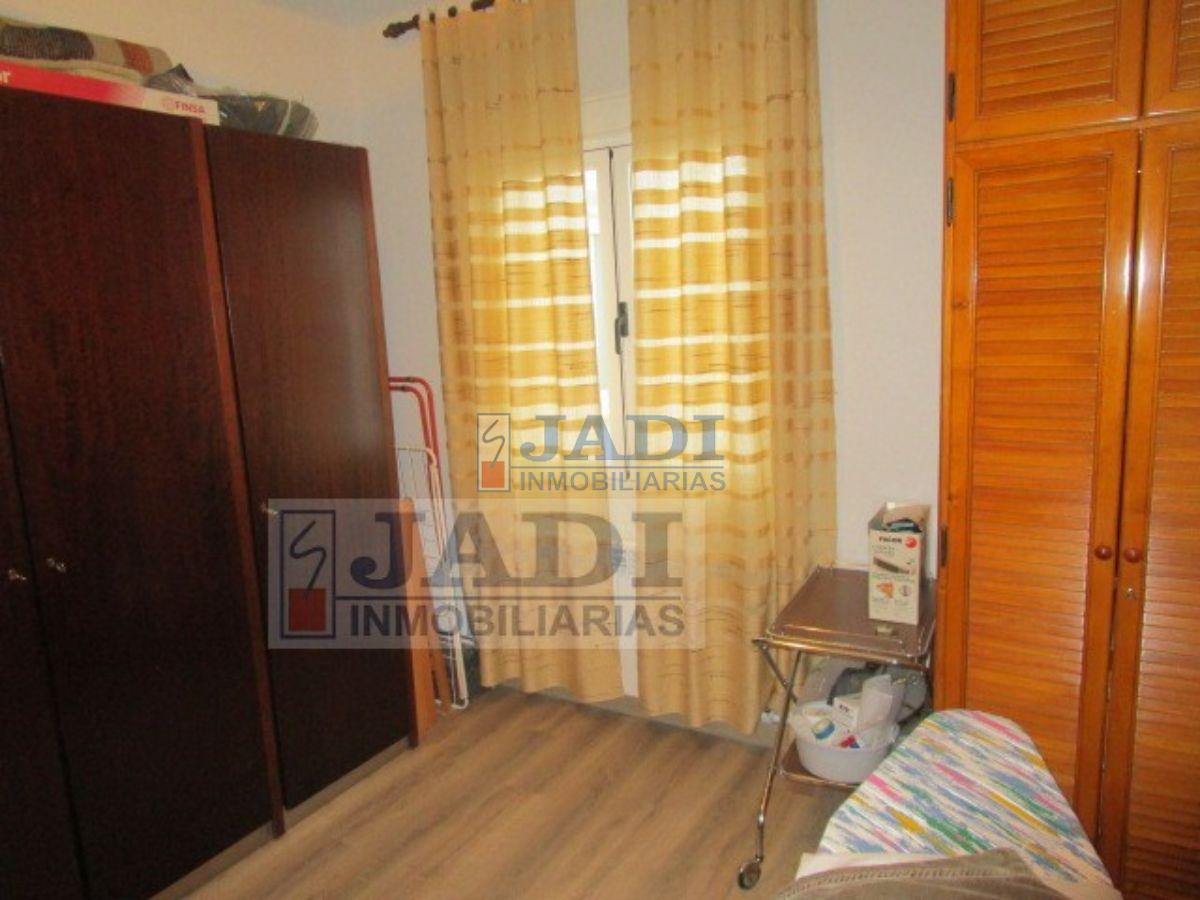 For sale of flat in Valdepeñas