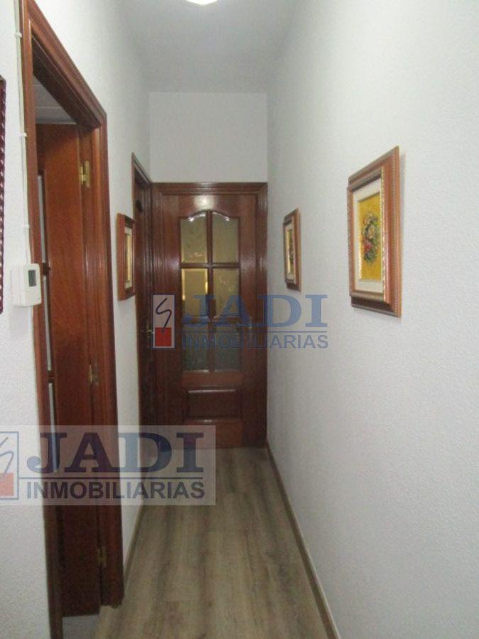 For sale of flat in Valdepeñas