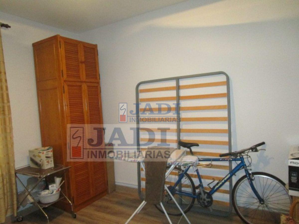 For sale of flat in Valdepeñas