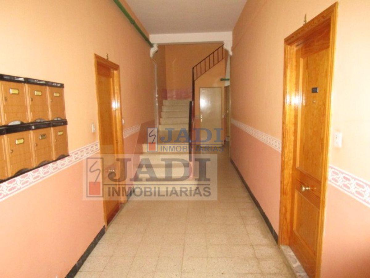 For sale of flat in Valdepeñas