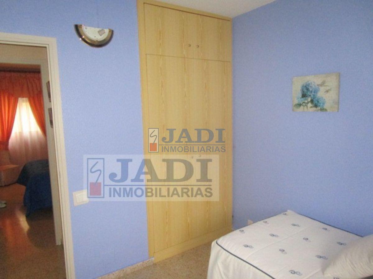 For sale of flat in Valdepeñas