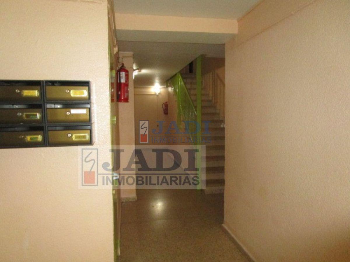 For sale of flat in Valdepeñas