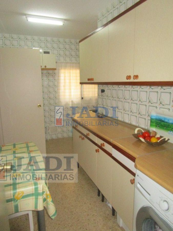 For sale of flat in Valdepeñas