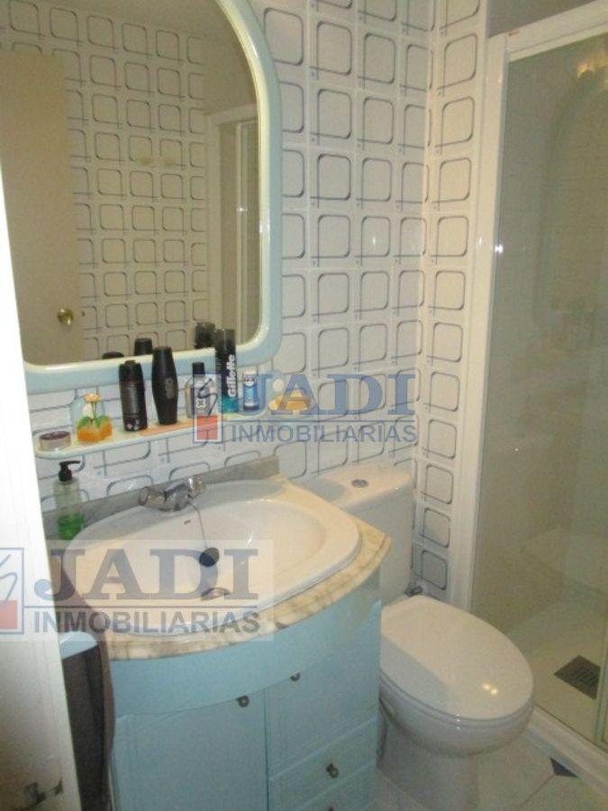 For sale of flat in Valdepeñas