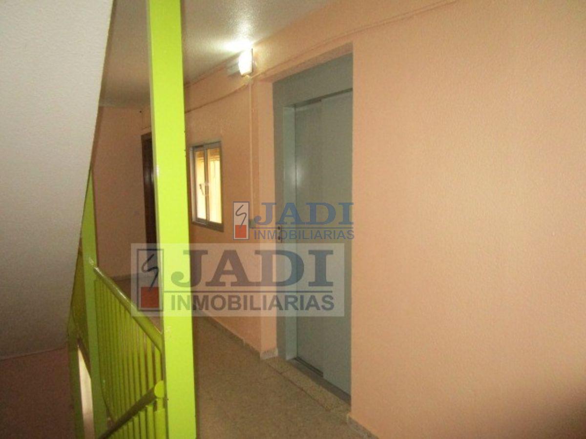 For sale of flat in Valdepeñas