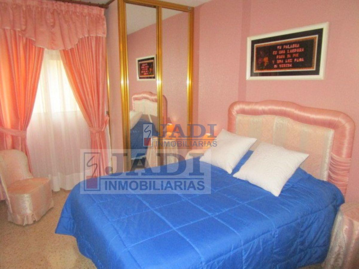 For sale of flat in Valdepeñas