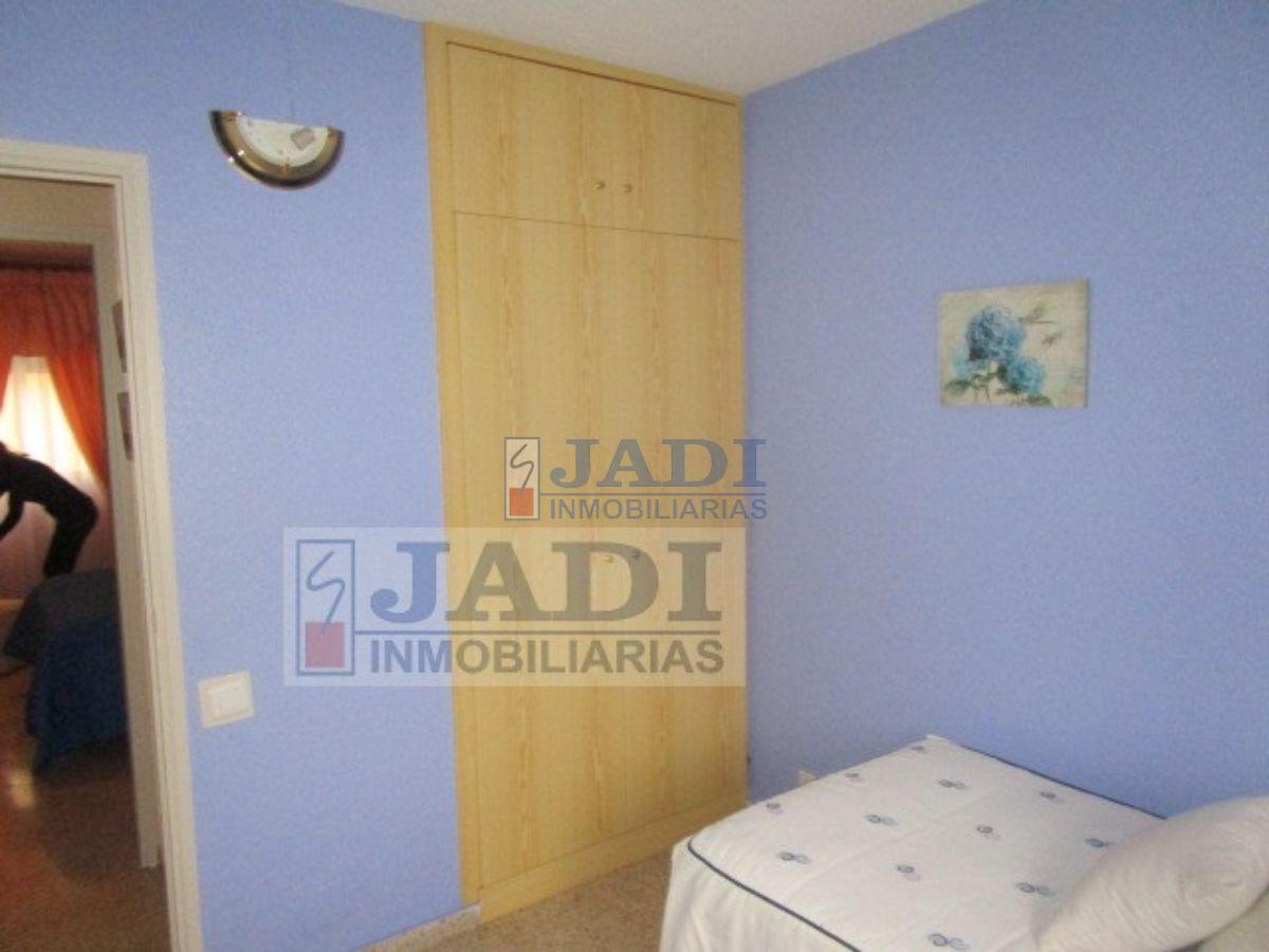 For sale of flat in Valdepeñas