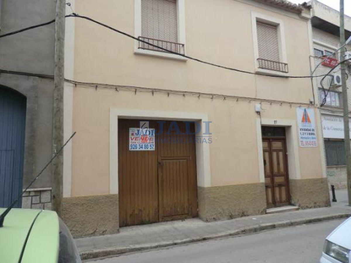 For sale of house in Valdepeñas
