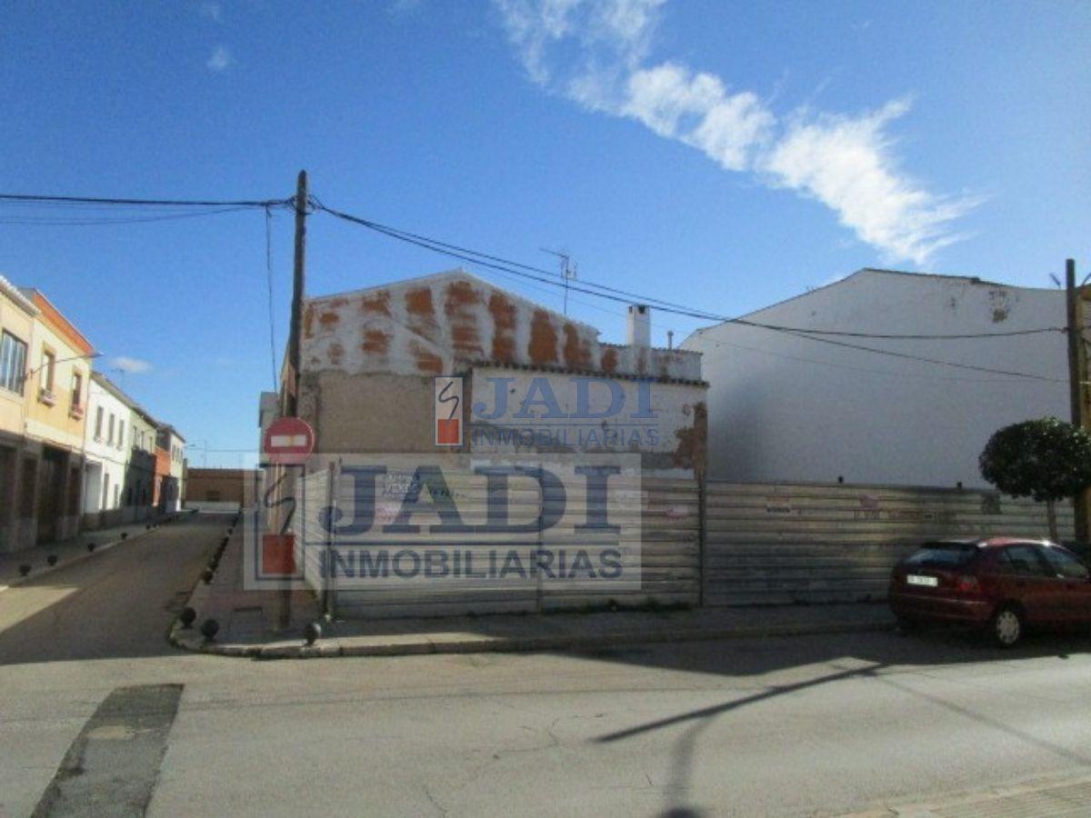 For sale of land in Valdepeñas