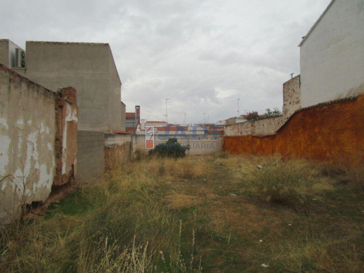 For sale of land in Valdepeñas