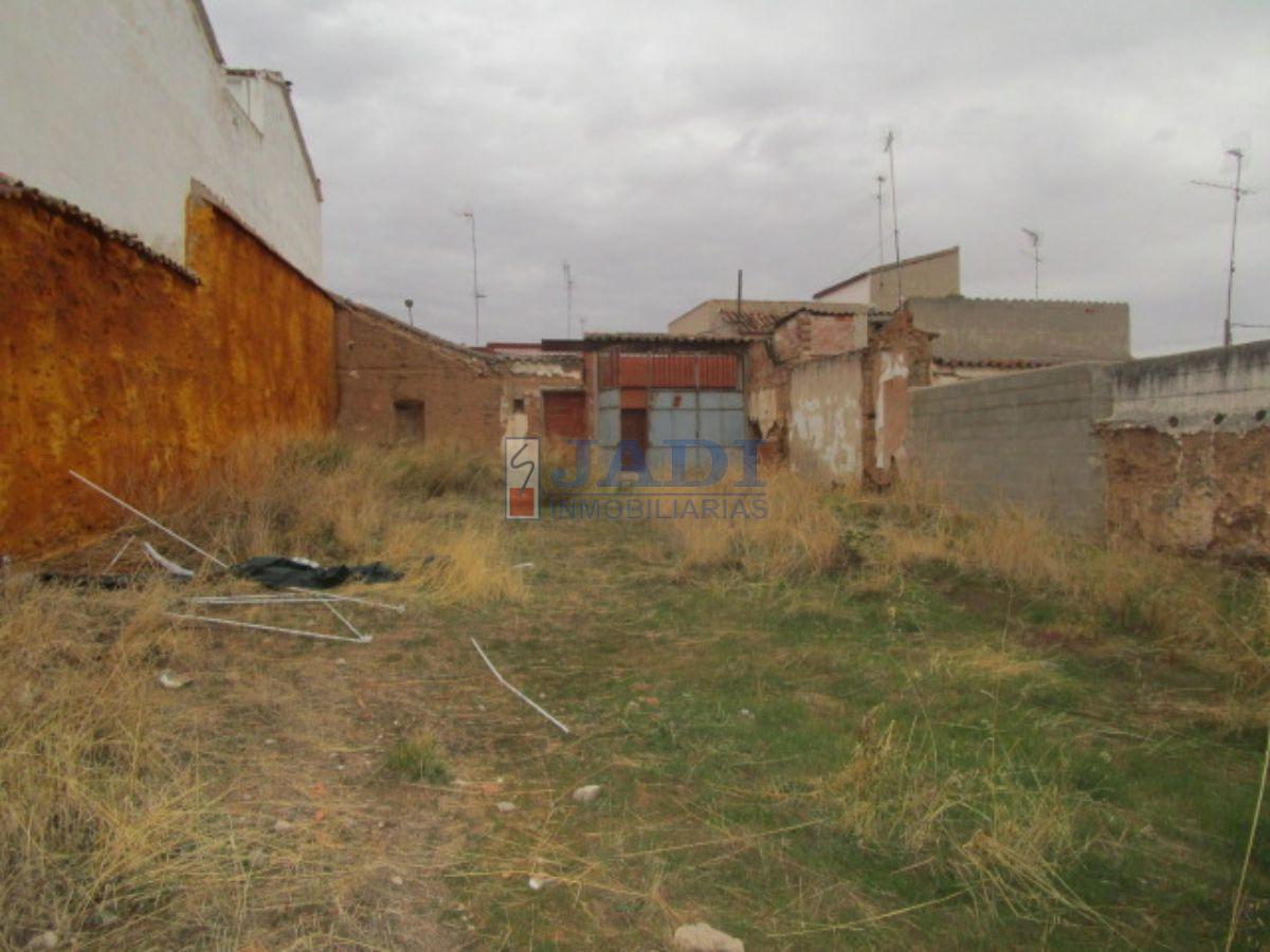 For sale of land in Valdepeñas