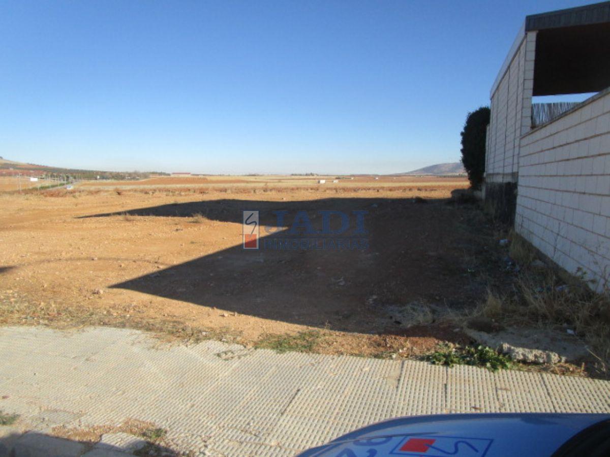 For sale of land in Valdepeñas
