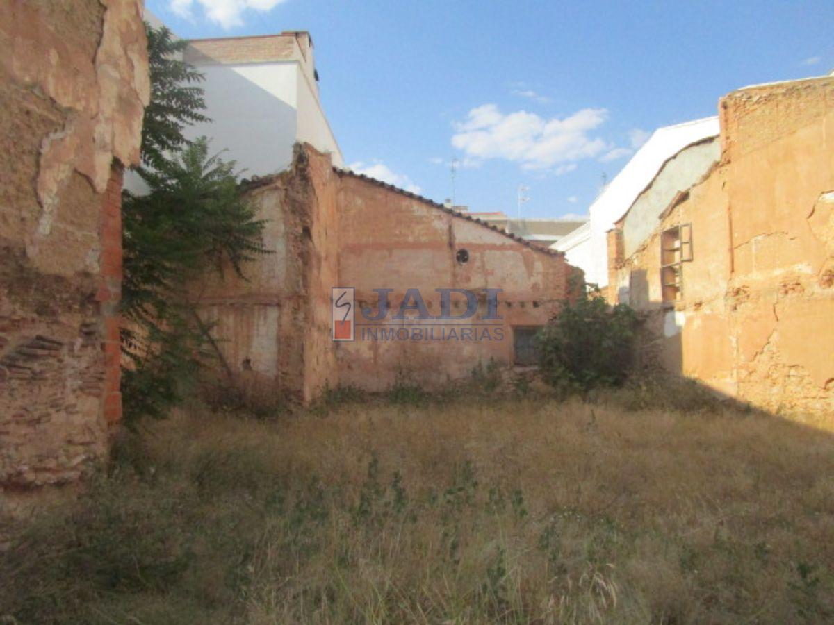 For sale of land in Valdepeñas