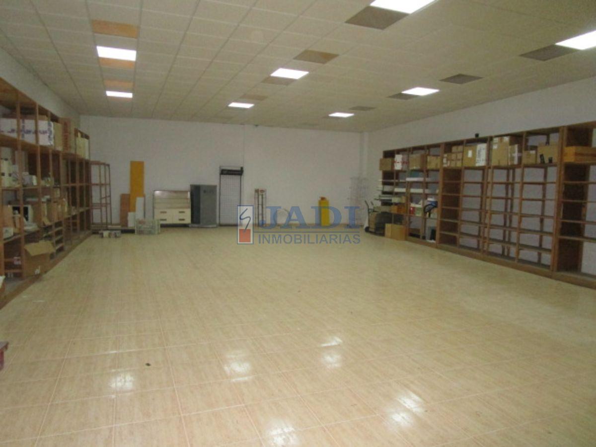 Venta de local comercial en Valdepeñas