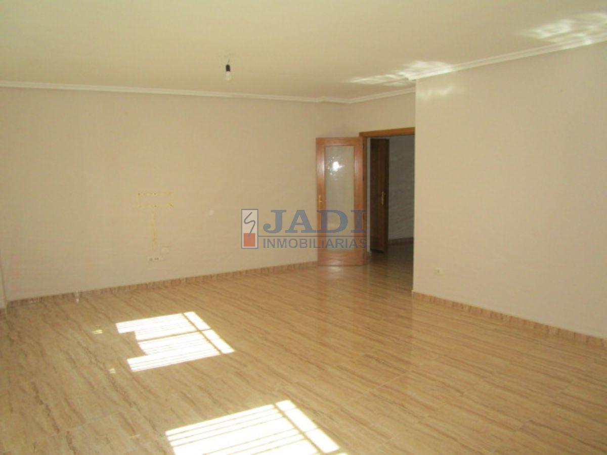 For sale of flat in Valdepeñas