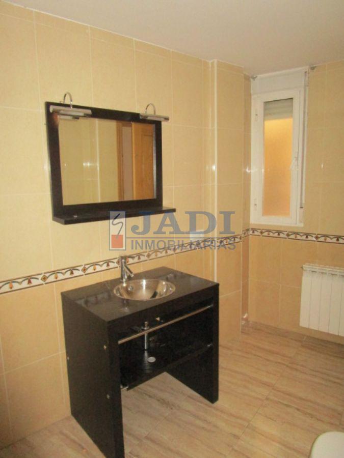 For sale of flat in Valdepeñas