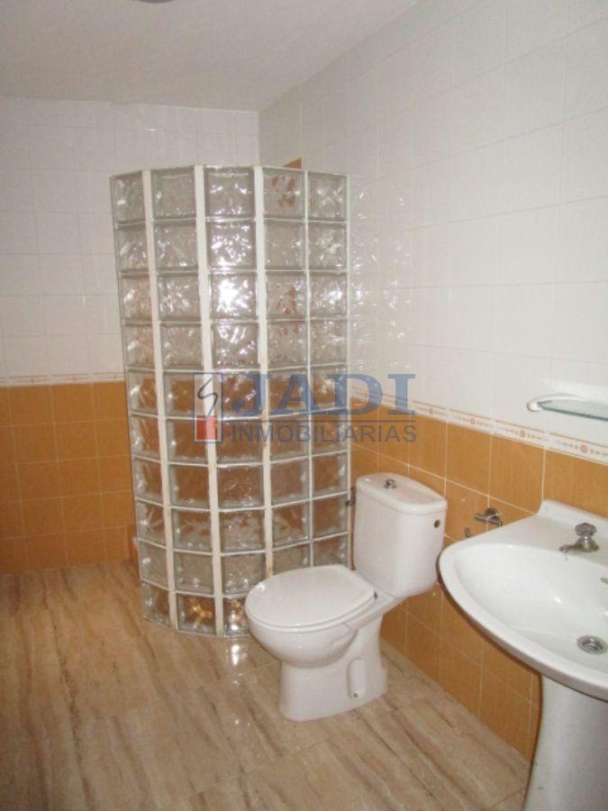 For sale of flat in Valdepeñas