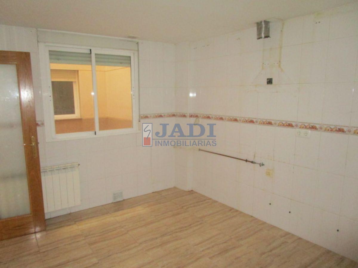 For sale of flat in Valdepeñas