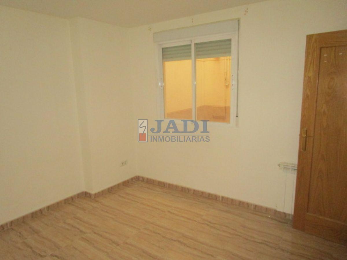 For sale of flat in Valdepeñas