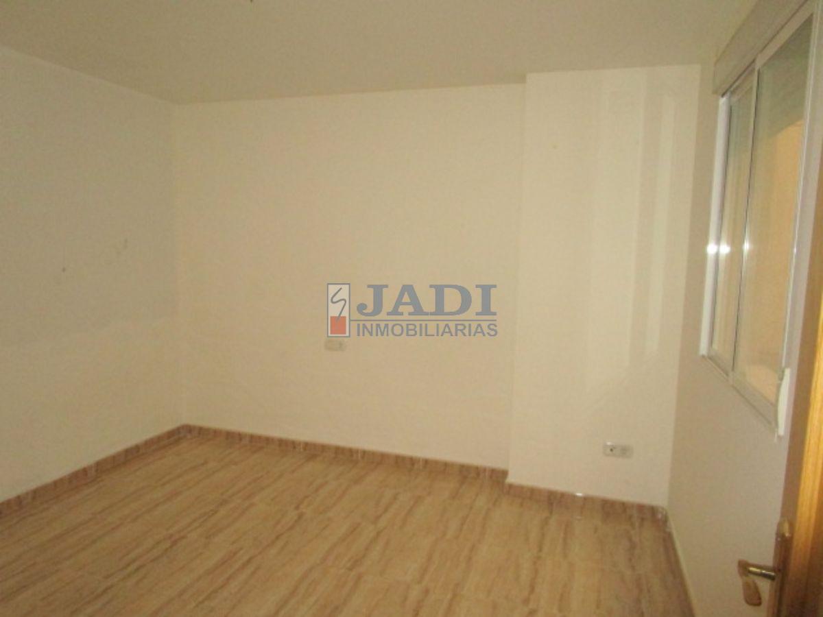 For sale of flat in Valdepeñas