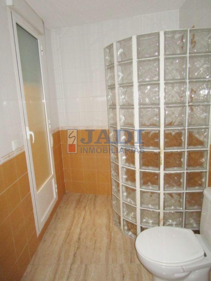 For sale of flat in Valdepeñas