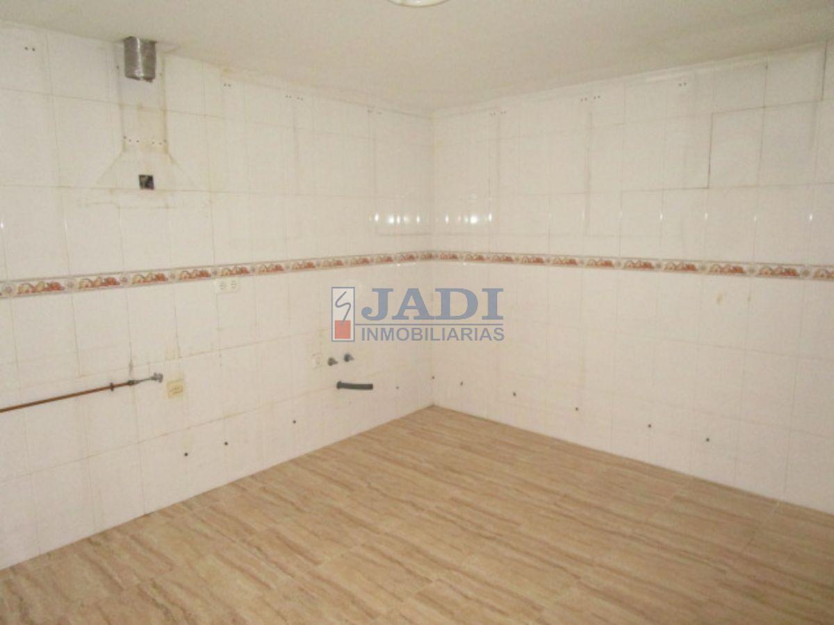 For sale of flat in Valdepeñas