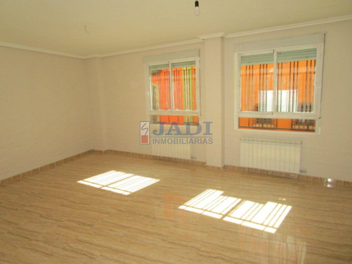 For sale of flat in Valdepeñas