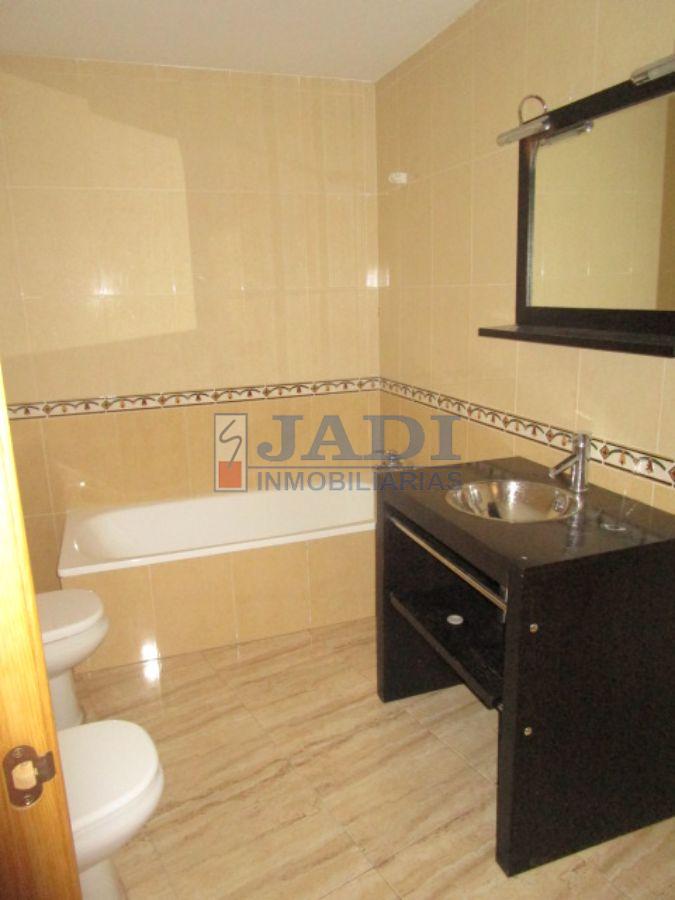 For sale of flat in Valdepeñas