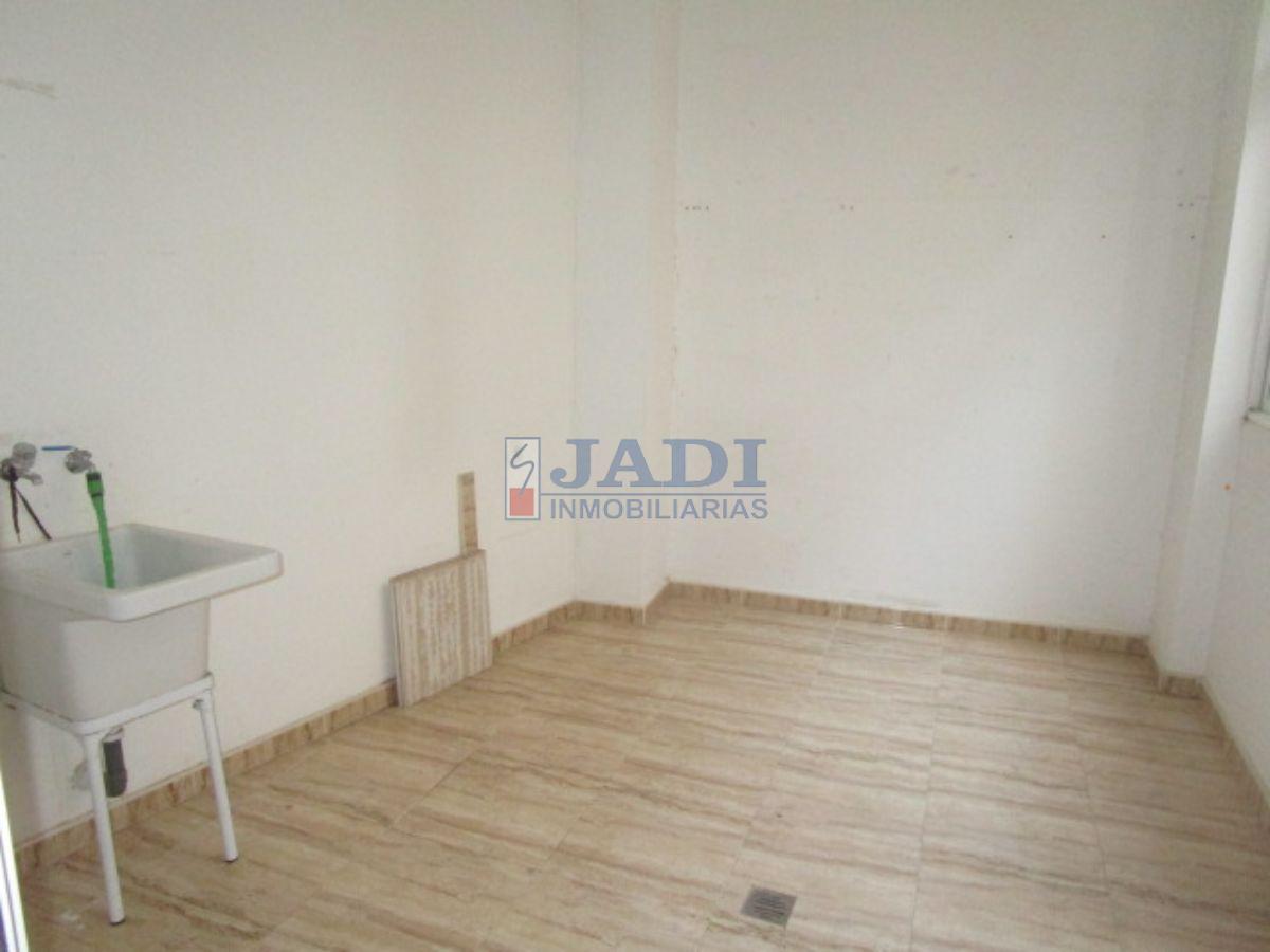 For sale of flat in Valdepeñas