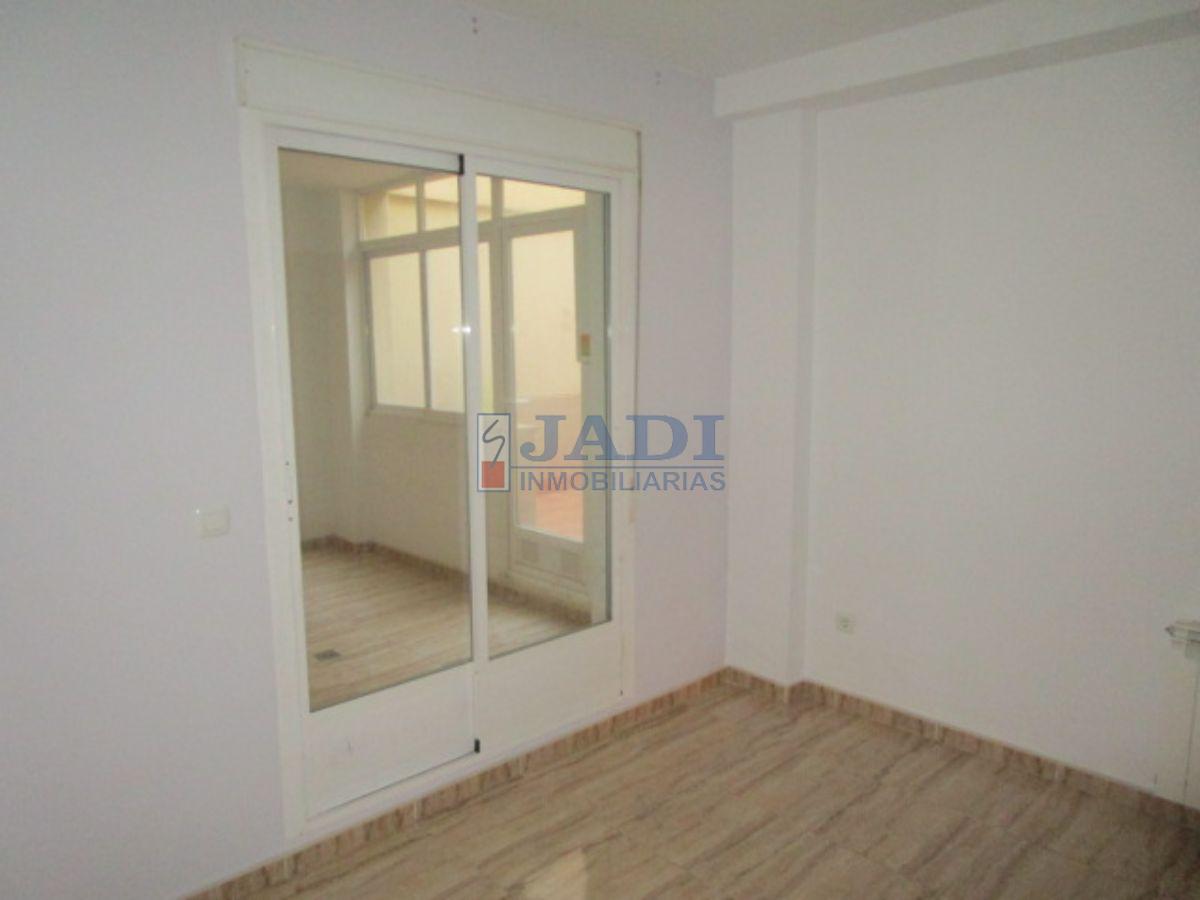 For sale of flat in Valdepeñas