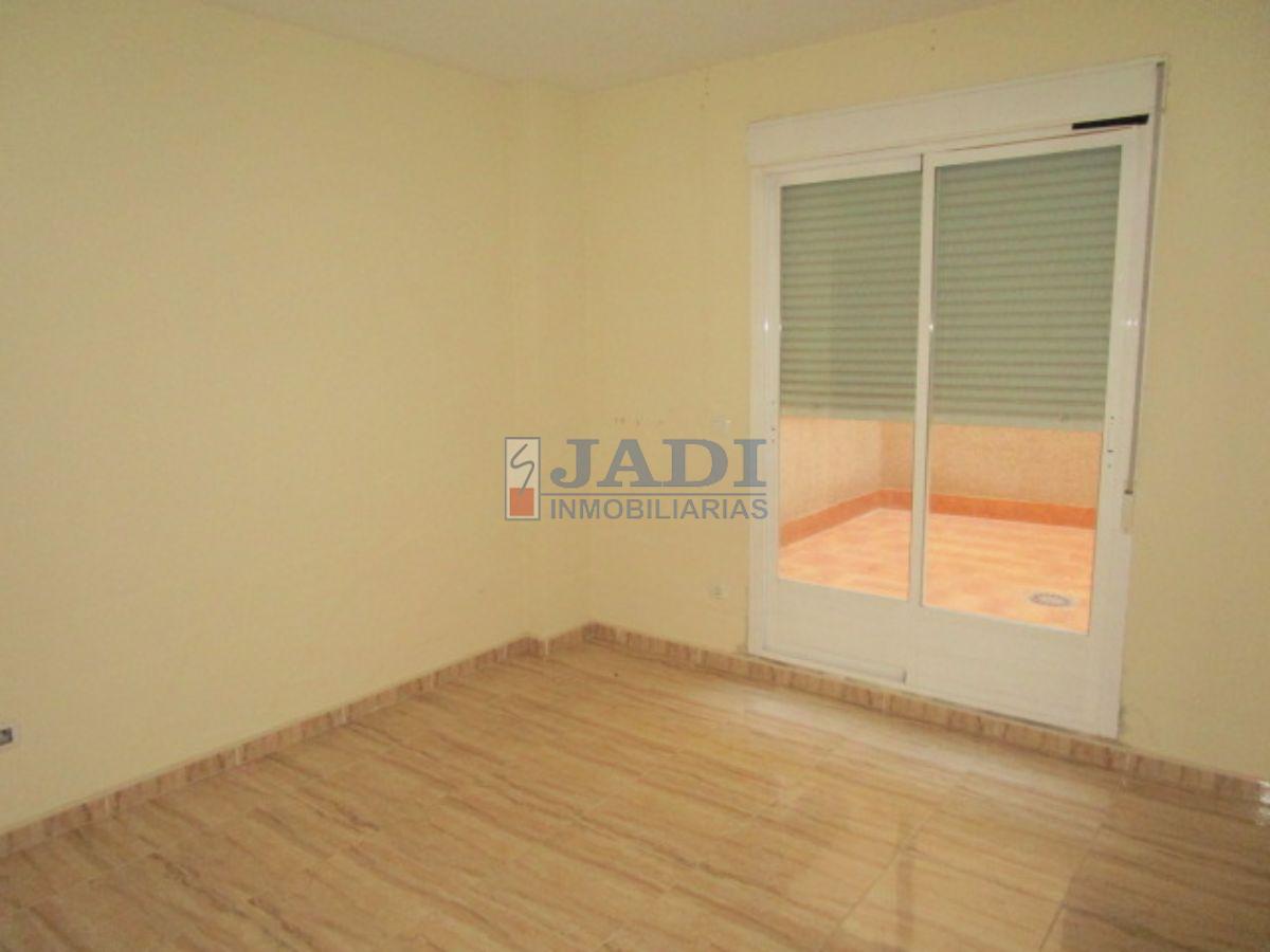 For sale of flat in Valdepeñas