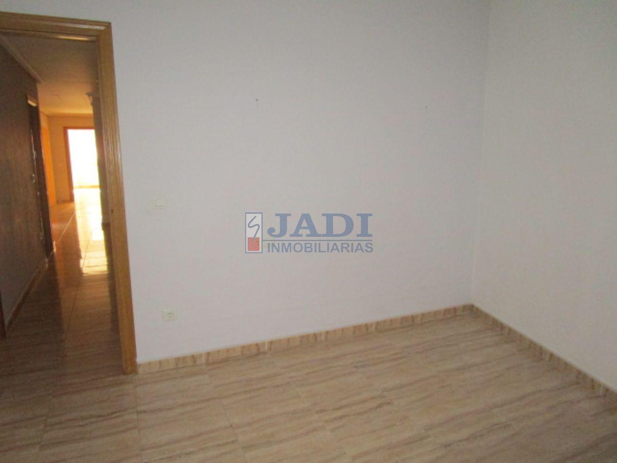 For sale of flat in Valdepeñas