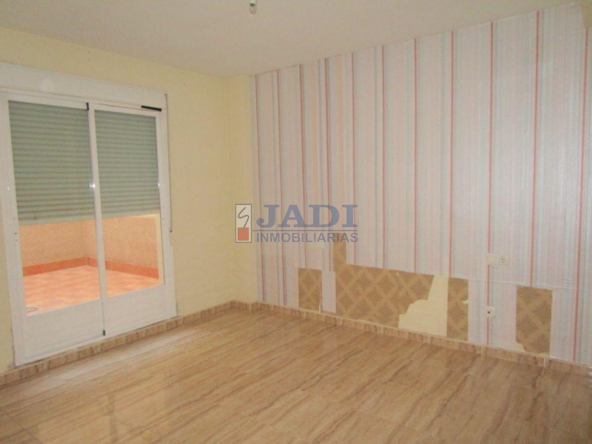 For sale of flat in Valdepeñas