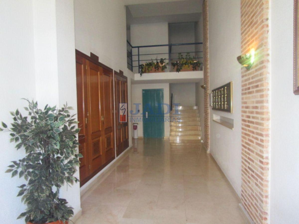 For sale of flat in Valdepeñas