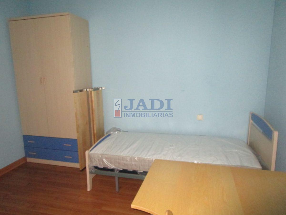 For sale of flat in Valdepeñas