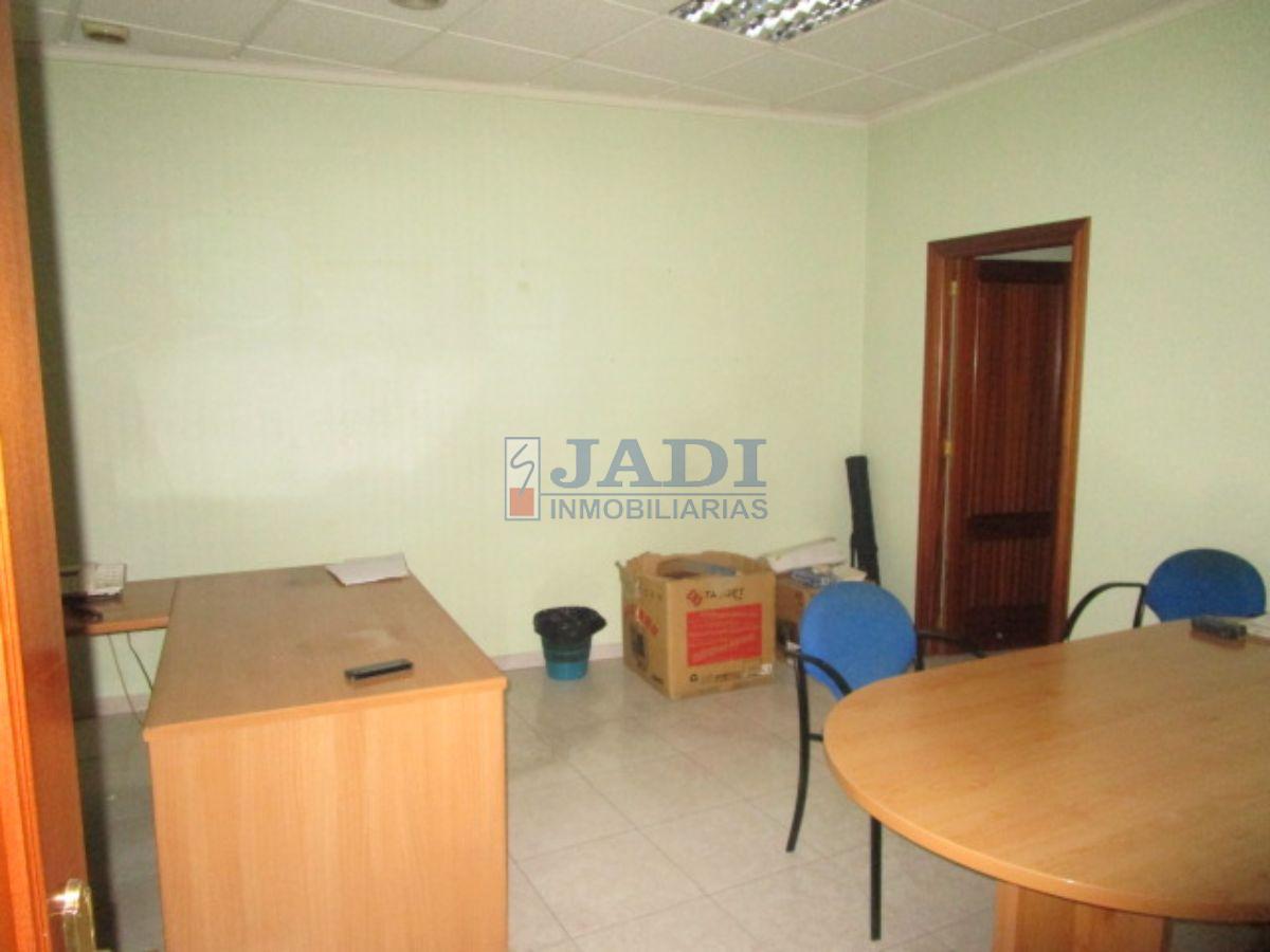 For sale of commercial in Valdepeñas