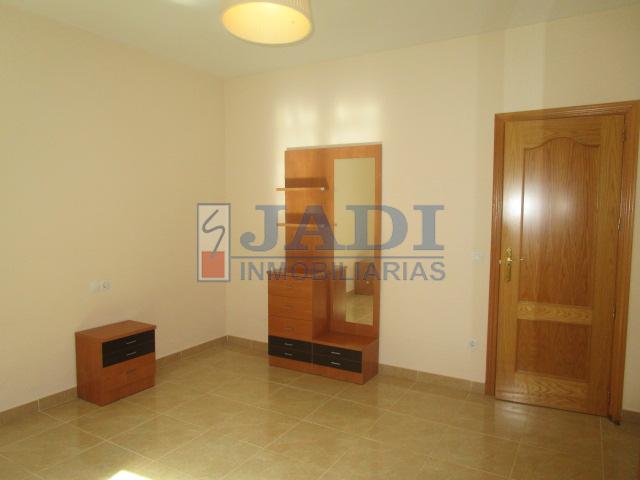 For sale of flat in Valdepeñas