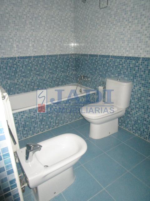 For sale of flat in Valdepeñas