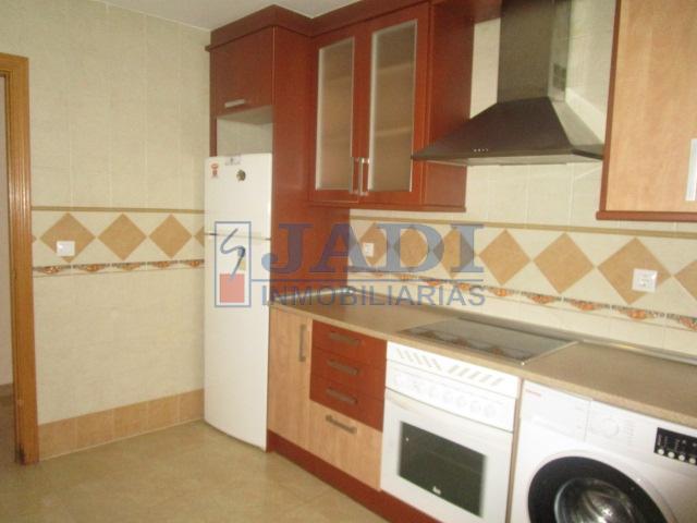For sale of flat in Valdepeñas