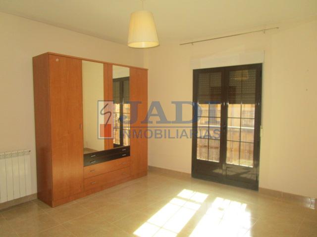 For sale of flat in Valdepeñas
