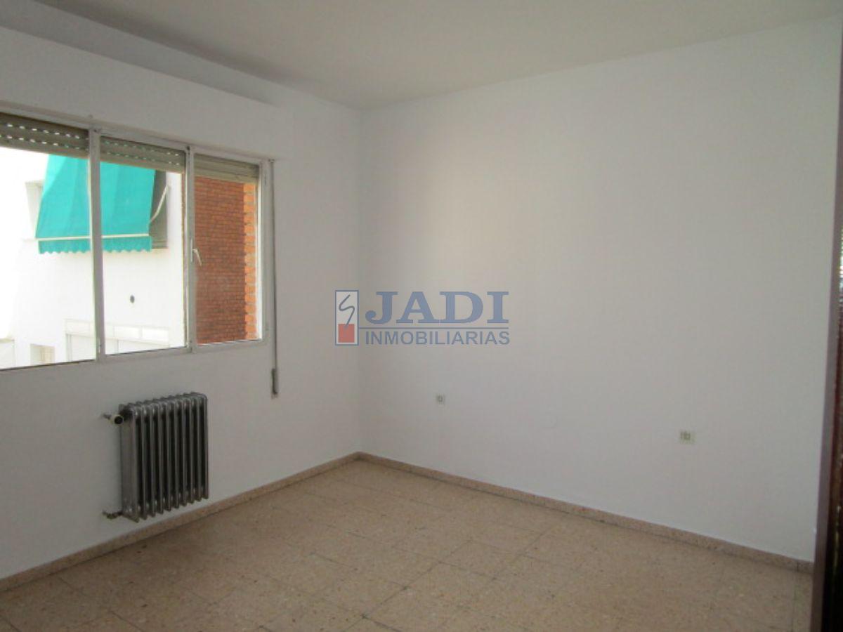 For sale of flat in Valdepeñas