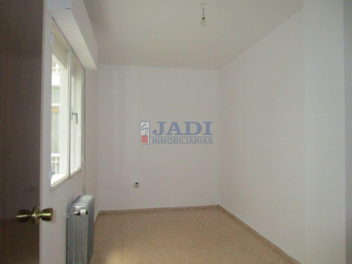 For sale of flat in Valdepeñas