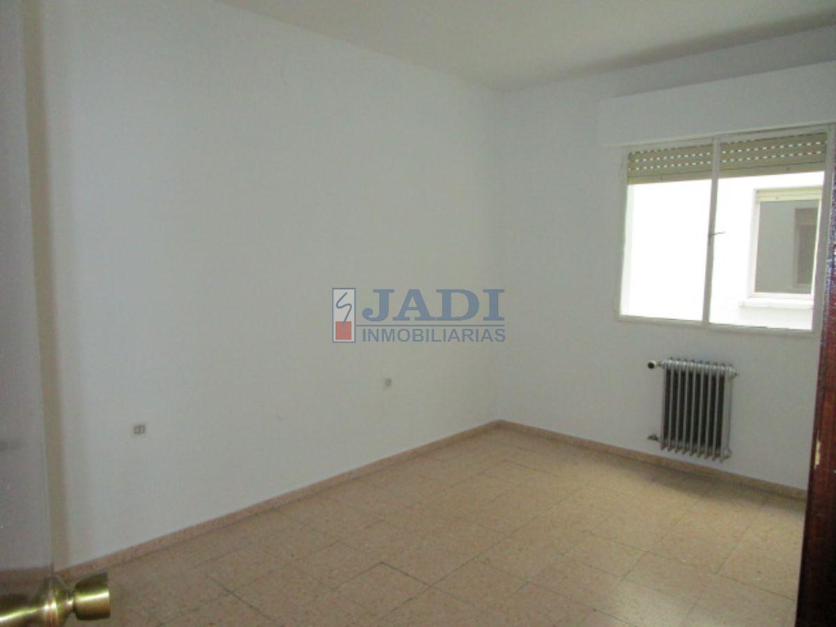 For sale of flat in Valdepeñas