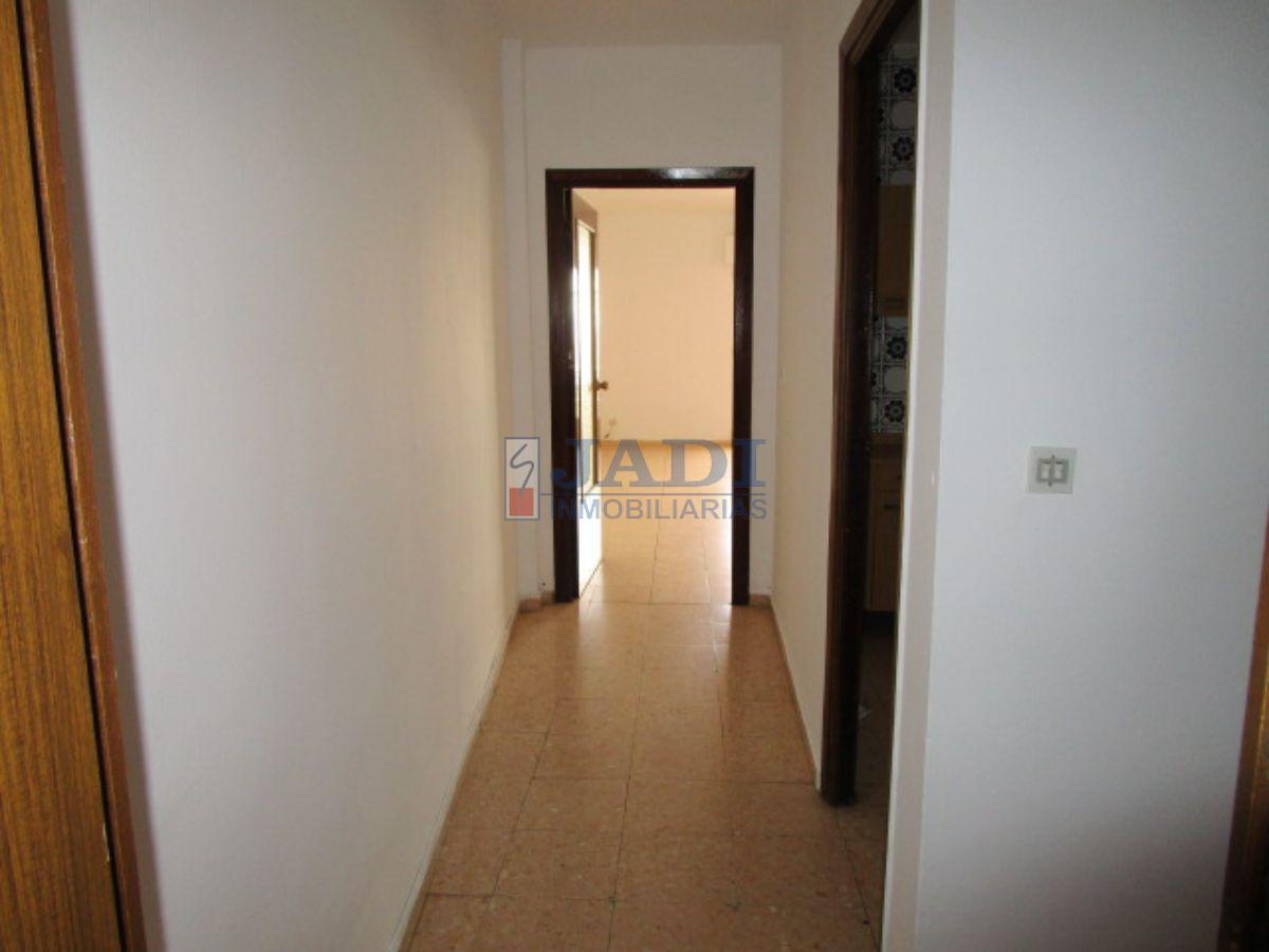 For sale of flat in Valdepeñas