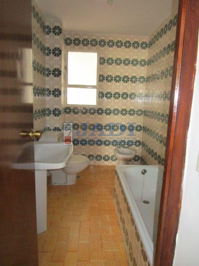 For sale of flat in Valdepeñas