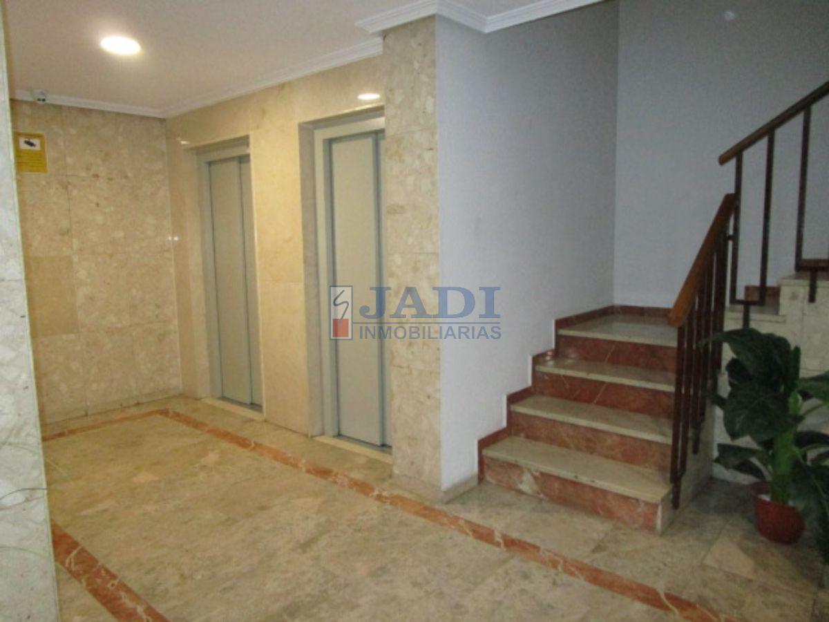 For sale of flat in Valdepeñas