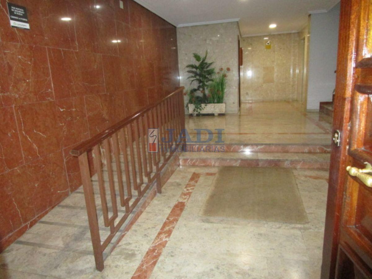 For sale of flat in Valdepeñas