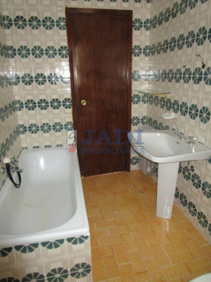 For sale of flat in Valdepeñas