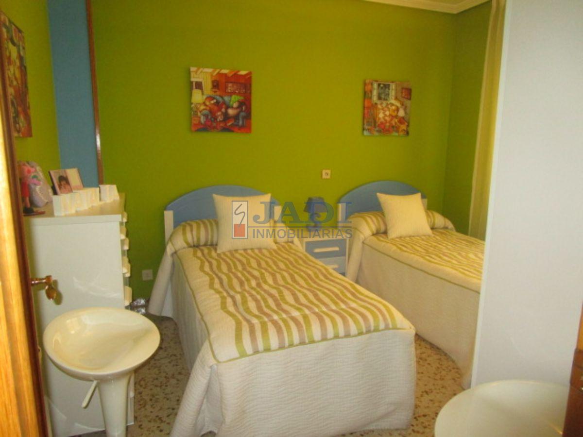 For sale of flat in Valdepeñas