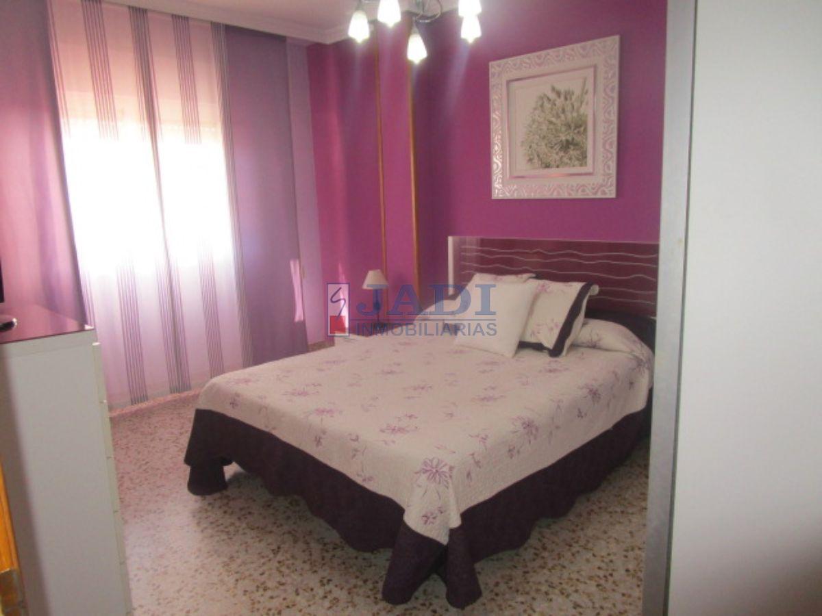 For sale of flat in Valdepeñas